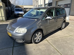 Volkswagen Touran - 1.6-16V FSI Highline