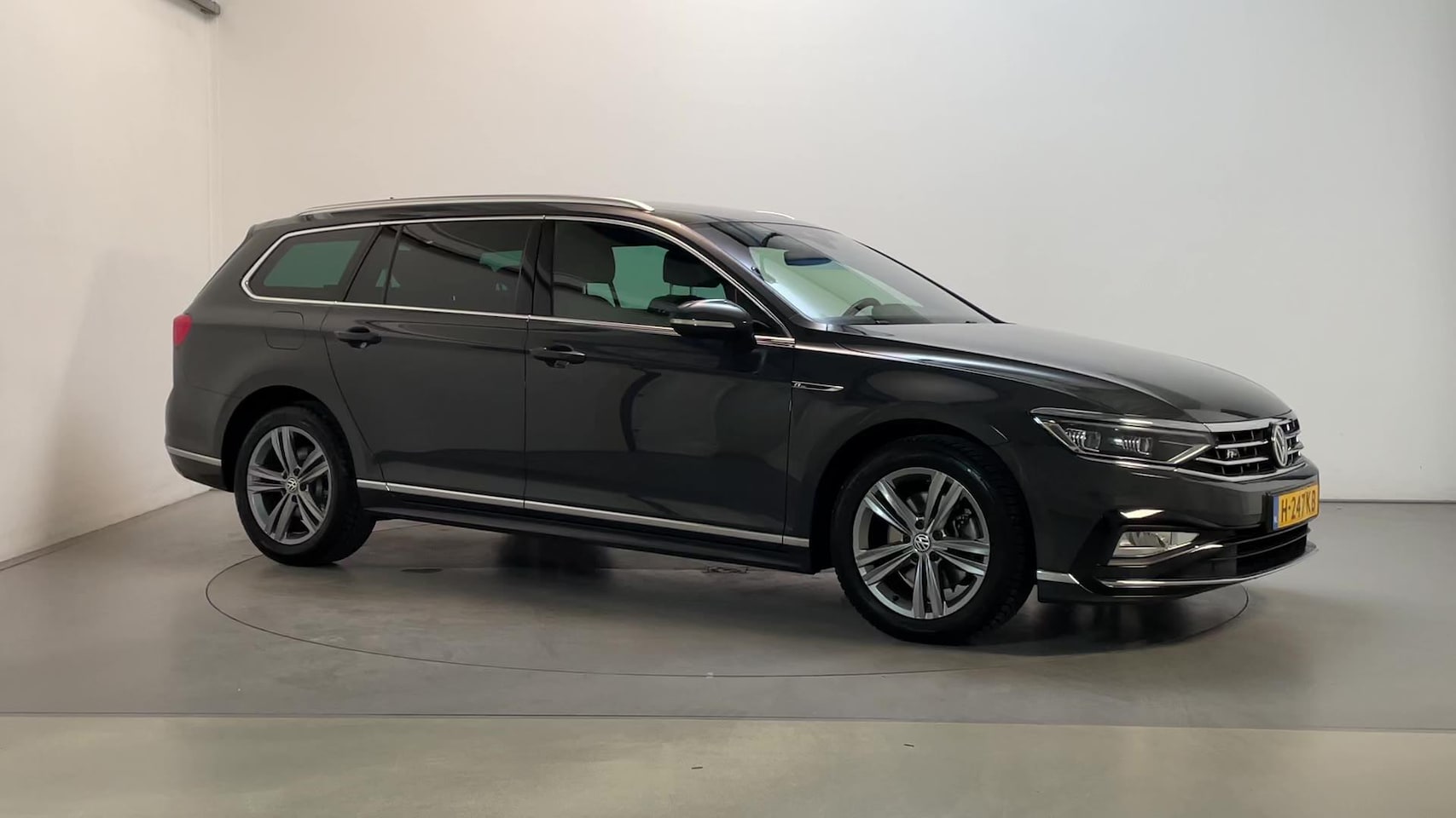 Volkswagen Passat Variant - 1.5 TSI 150pk DSG Elegance Business R R-Line Virtual Cockpit Stoelverwarming Navigatie DAB - AutoWereld.nl