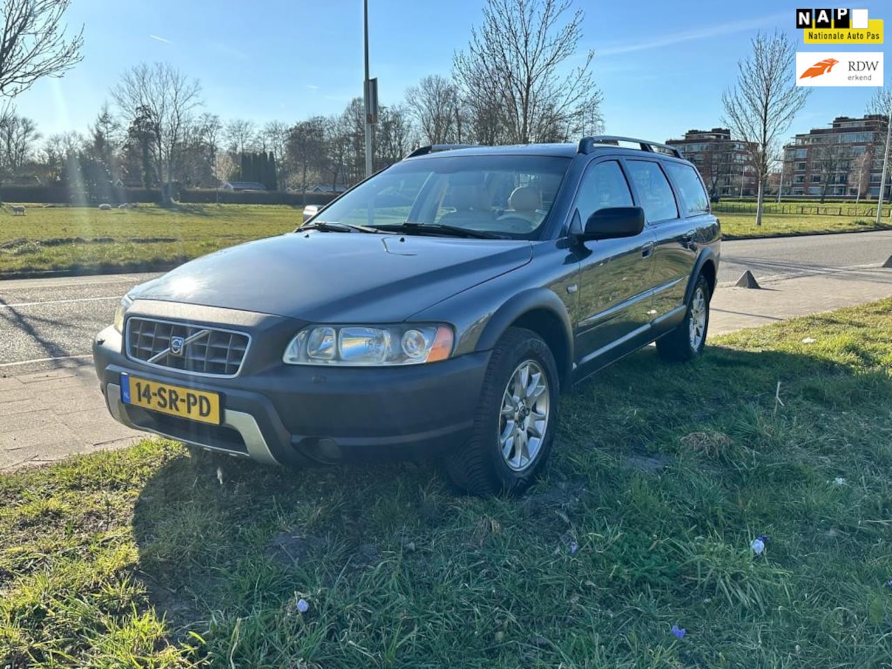 Volvo XC70 - 2.5 T Momentum 2.5 T Momentum - AutoWereld.nl