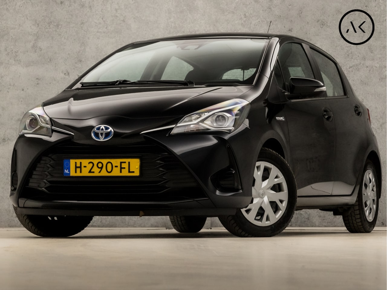 Toyota Yaris - 1.5 Hybrid Active Sport Automaat (NAVIGATIE, CLIMATE, CAMERA, SPORTSTOELEN, LANE ASSIST, X - AutoWereld.nl