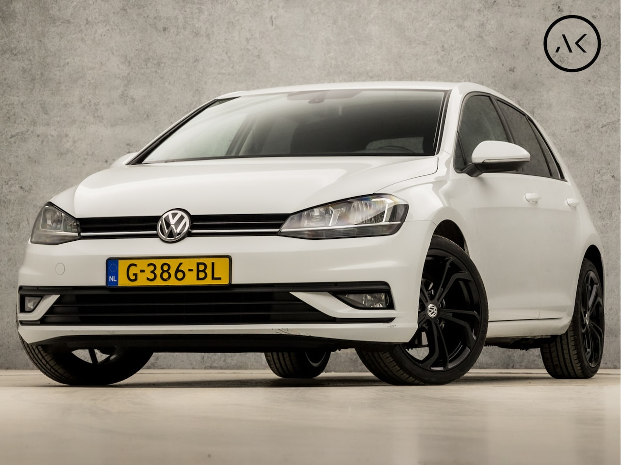 Volkswagen Golf - 1.0 TSI Sportline (APPLE CARPLAY, GROOT NAVI, CLIMATE, LM VELGEN, GETINT GLAS, ARMSTEUN, S - AutoWereld.nl