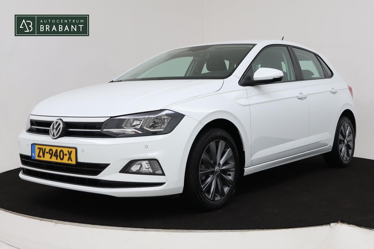 Volkswagen Polo - 1.0 TSI Comfortline (PARKEERSENSOREN, CRUISE ADAPTIEF, NAVIGATIE, DIGITAL DASHBOARD, NL-AU - AutoWereld.nl