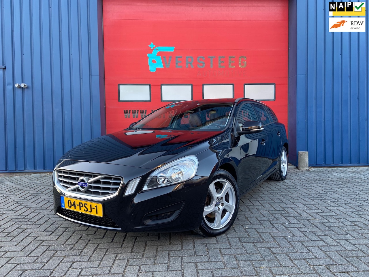 Volvo V60 - 1.6 T3 Kinetic 2011 | Navi | Trekhaak | Leder - AutoWereld.nl