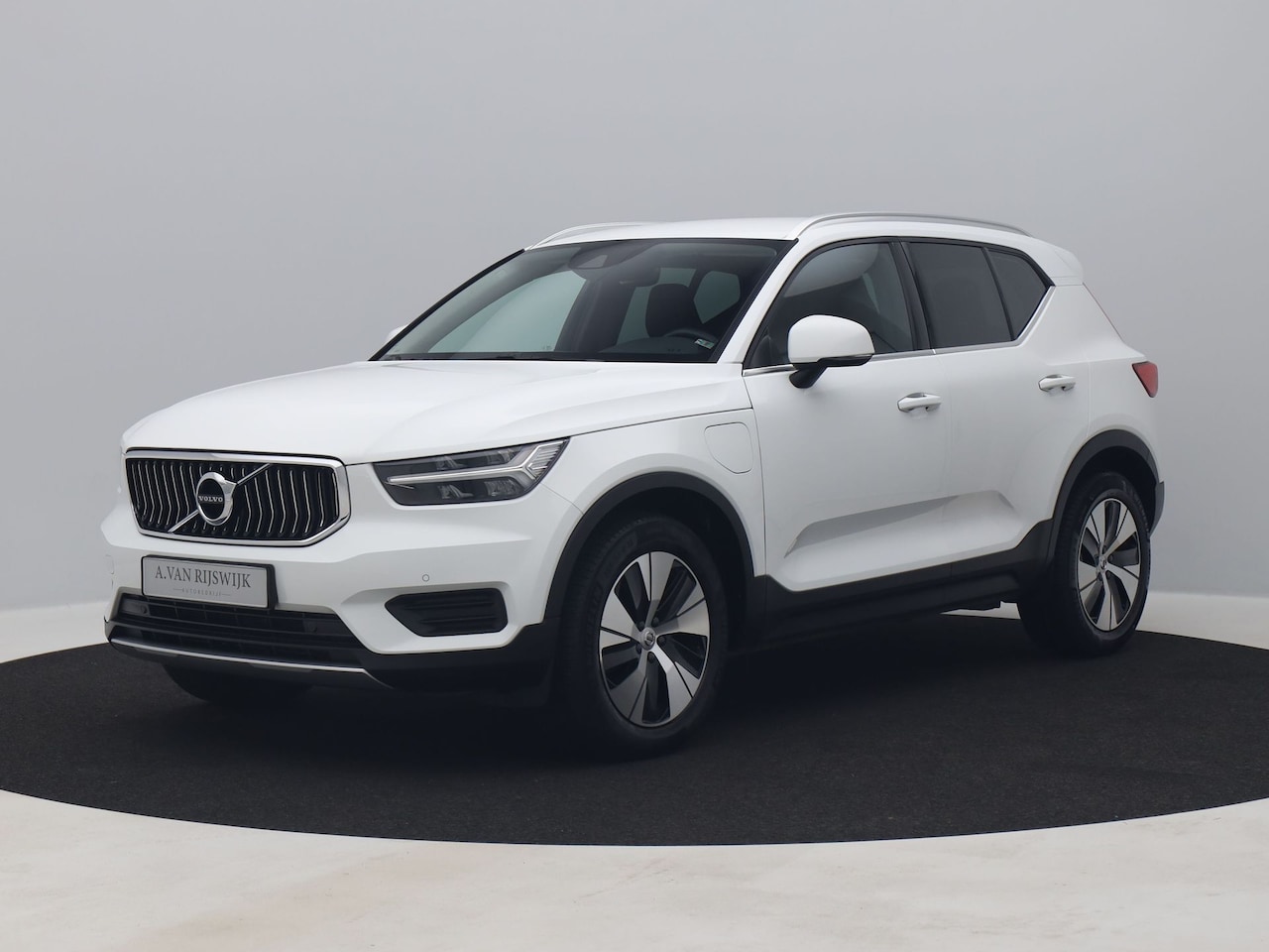 Volvo XC40 - 1.5 T4 Recharge Business Pro | CAMERA | KEYLESS | TREKHAAK - AutoWereld.nl