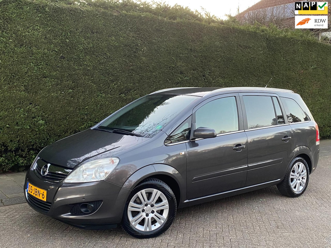 Opel Zafira - 2.2 Cosmo AUTOMAAT/LEER/NAVI/PDC V+A/APK 4-2026! - AutoWereld.nl