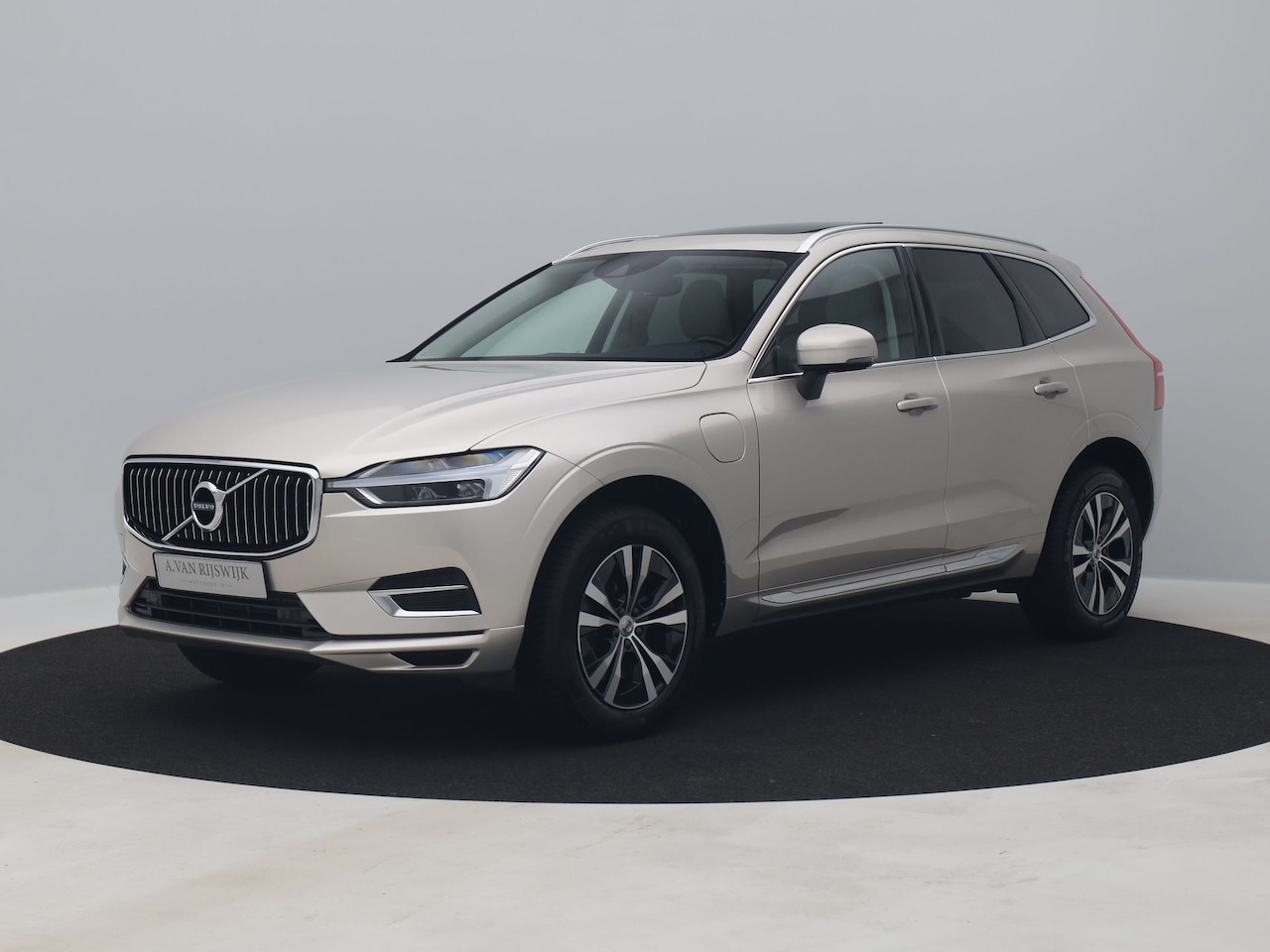 Volvo XC60 - 2.0 Recharge T6 AWD Business Pro | PANO | CAMERA | KEYLESS - AutoWereld.nl