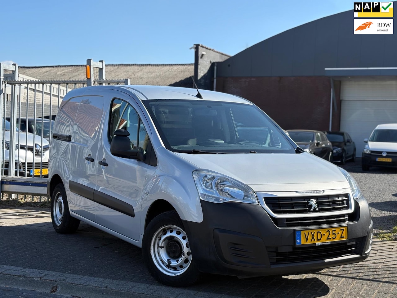 Peugeot Partner - 120 1.6 BlueHDi 75 L1 Pro | NWE D-Riem | Apple CarPlay | Navigatie | - AutoWereld.nl