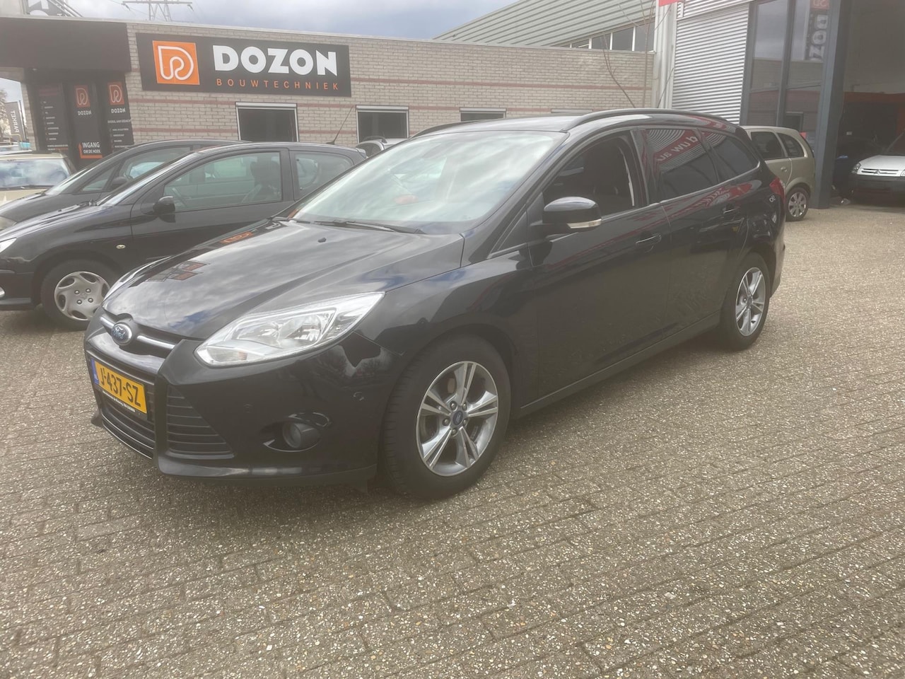 Ford Focus Wagon - 1.0 EcoBoost Titanium nette auto - AutoWereld.nl