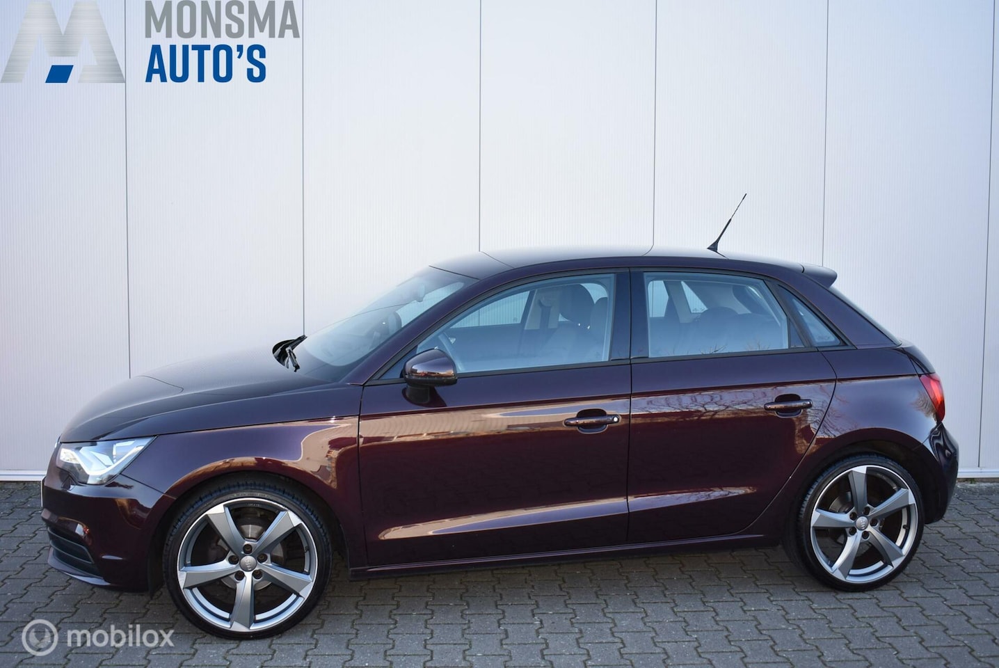 Audi A1 Sportback - 1.2 TFSI Attraction Shirazrot Airco 18" LMV Xenon Stoelverwarming Navi Zeer mooi! - AutoWereld.nl