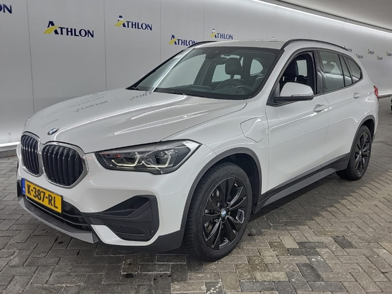 BMW X1 - xDrive25e High Executive 221 PK [PANORAMADAK, VOL LEDER, STOELVERWARMING, ALARM KLASSE 3, - AutoWereld.nl