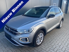 Volkswagen T-Roc - 1.5 TSI Style Automaat Bj 2024 Nwe Model Km 20.000 Nap 1e eigenaar 150pk Dealer onderhoude