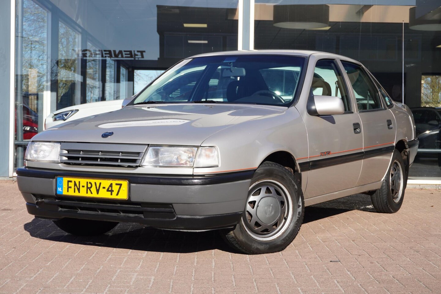 Opel Vectra - 1.8i GL Frisco | Youngtimer | 5deurs | 143.000km | Uniek | 1992 | Zeer nette staat | Inrui - AutoWereld.nl