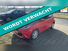 Toyota Aygo - 1.0 VVT-i x-nav 5-deurs 2e eig. 69.000km Airco Navi LED