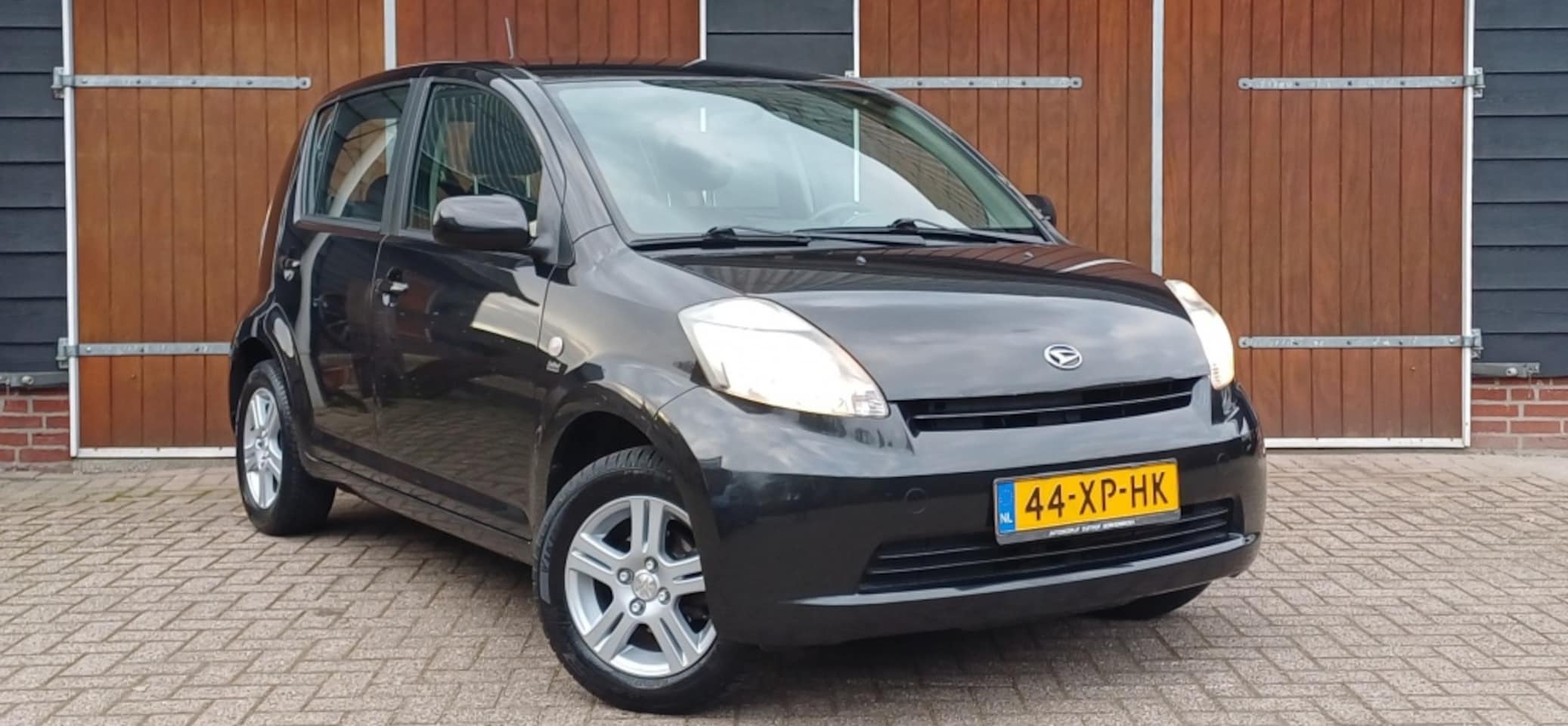 Daihatsu Sirion 2 - 1.0-12V Premium 1.0-12V Premium, Airco, Nieuwe APK, 5 deurs, NAP - AutoWereld.nl