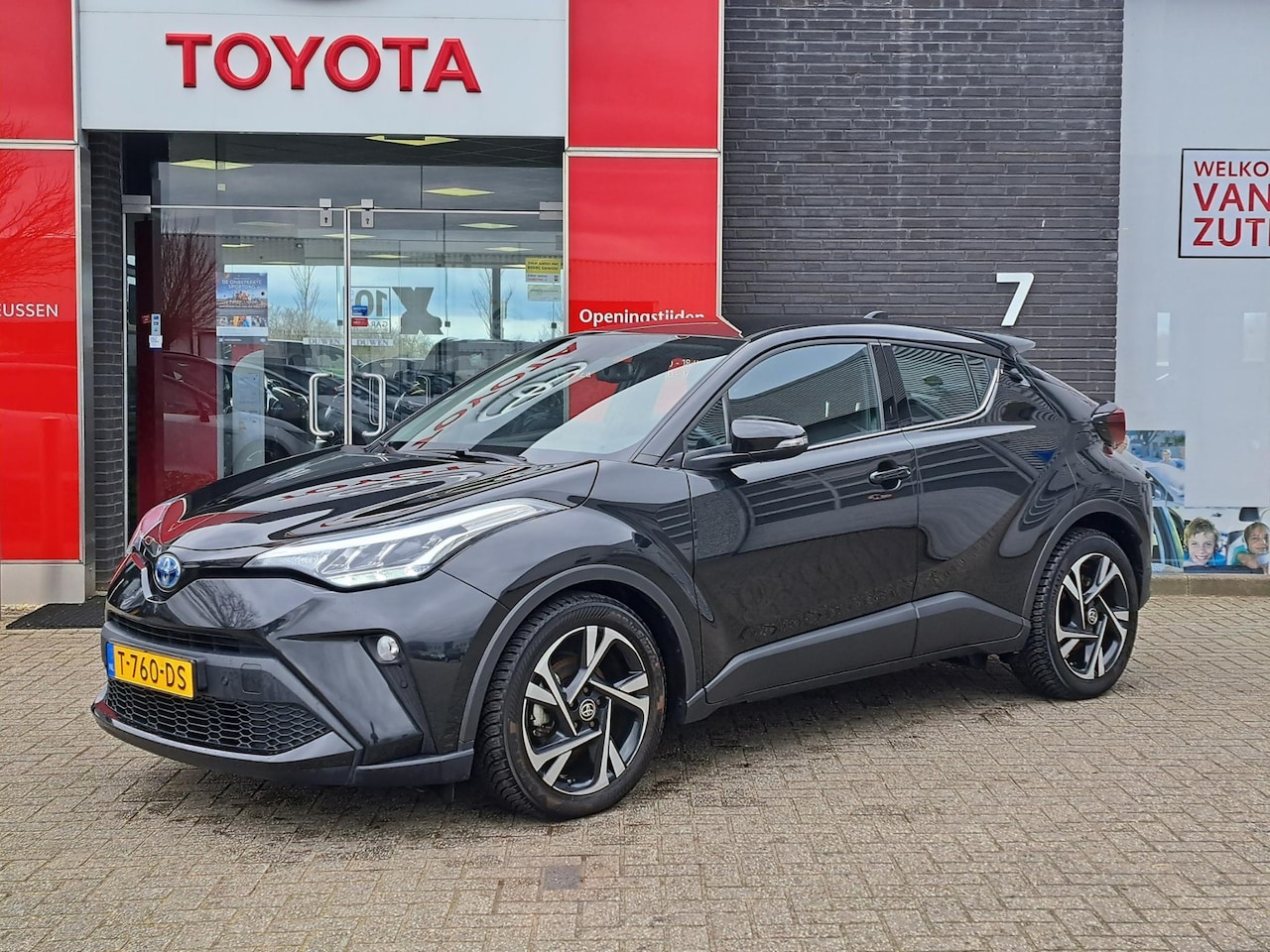 Toyota C-HR - 1.8 HYBRID DYNAMIC APPLE/ANDROID P-SENSOREN AD-CRUISE CAMERA 18"LM-VELGEN NL-AUTO - AutoWereld.nl