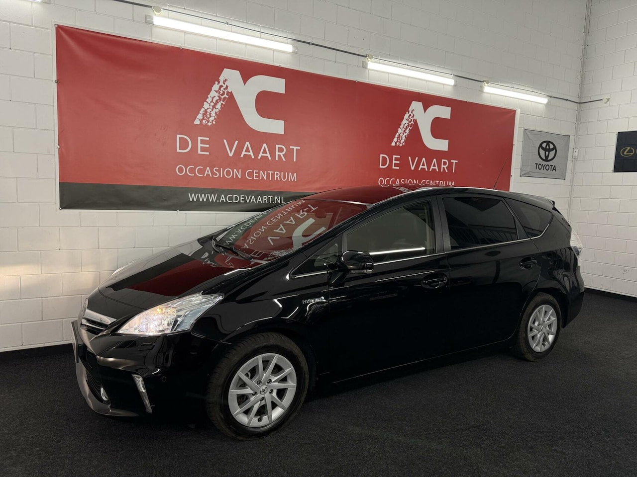 Toyota Prius Wagon - 1.8 Dynamic Business - ACC/NAVI/LEER/NAP - AutoWereld.nl