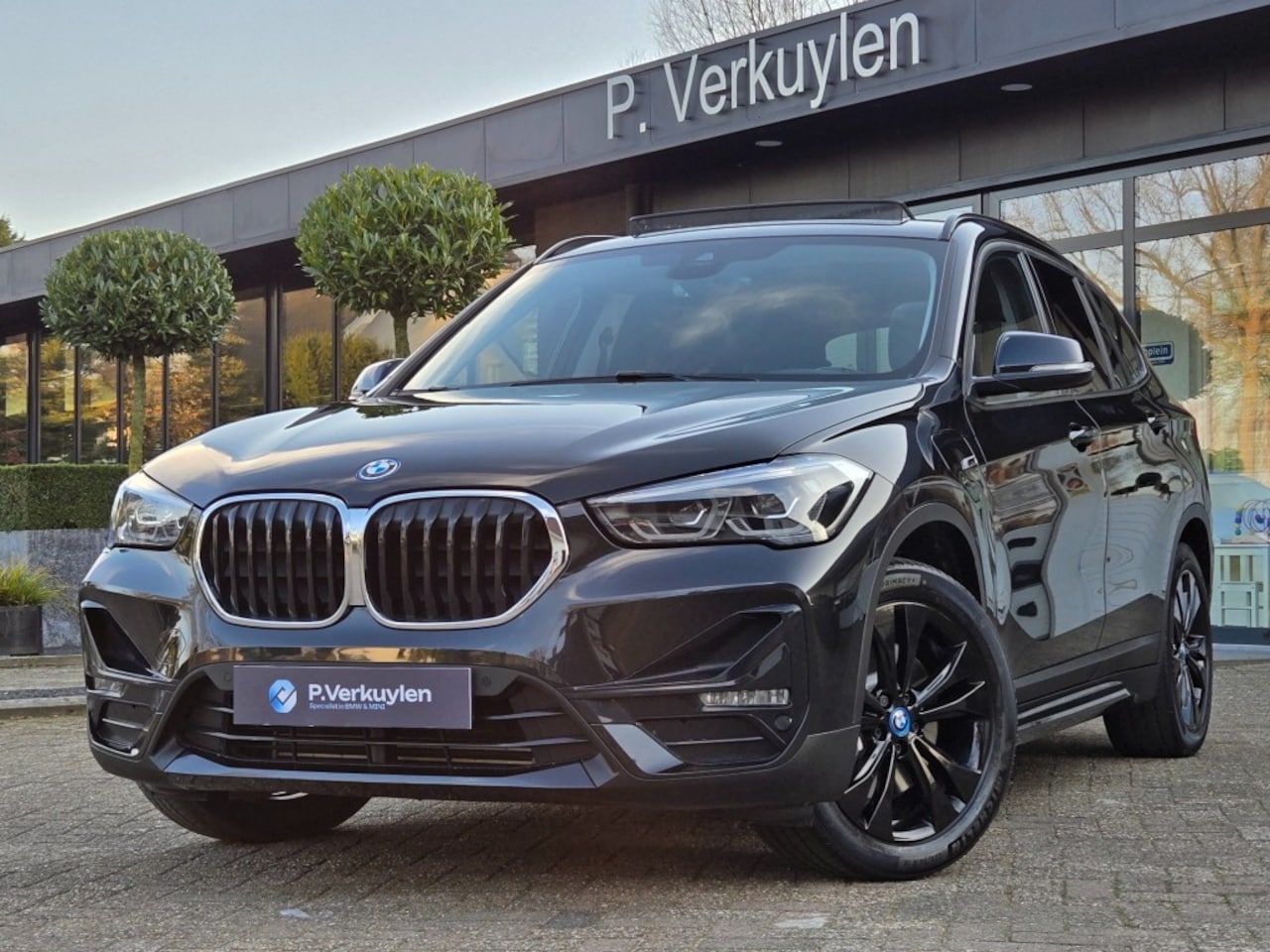 BMW X1 - XDRIVE25E SPORTLINE I SPORTSTOELEN LEDER I PANORAMA I NAVIGATIE - AutoWereld.nl