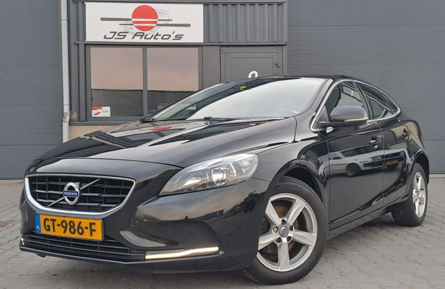 Volvo V40 - D2 5DRS 2.0 2015 Airco Navi Led 1ste Eig Nieuwe APK NAP - AutoWereld.nl