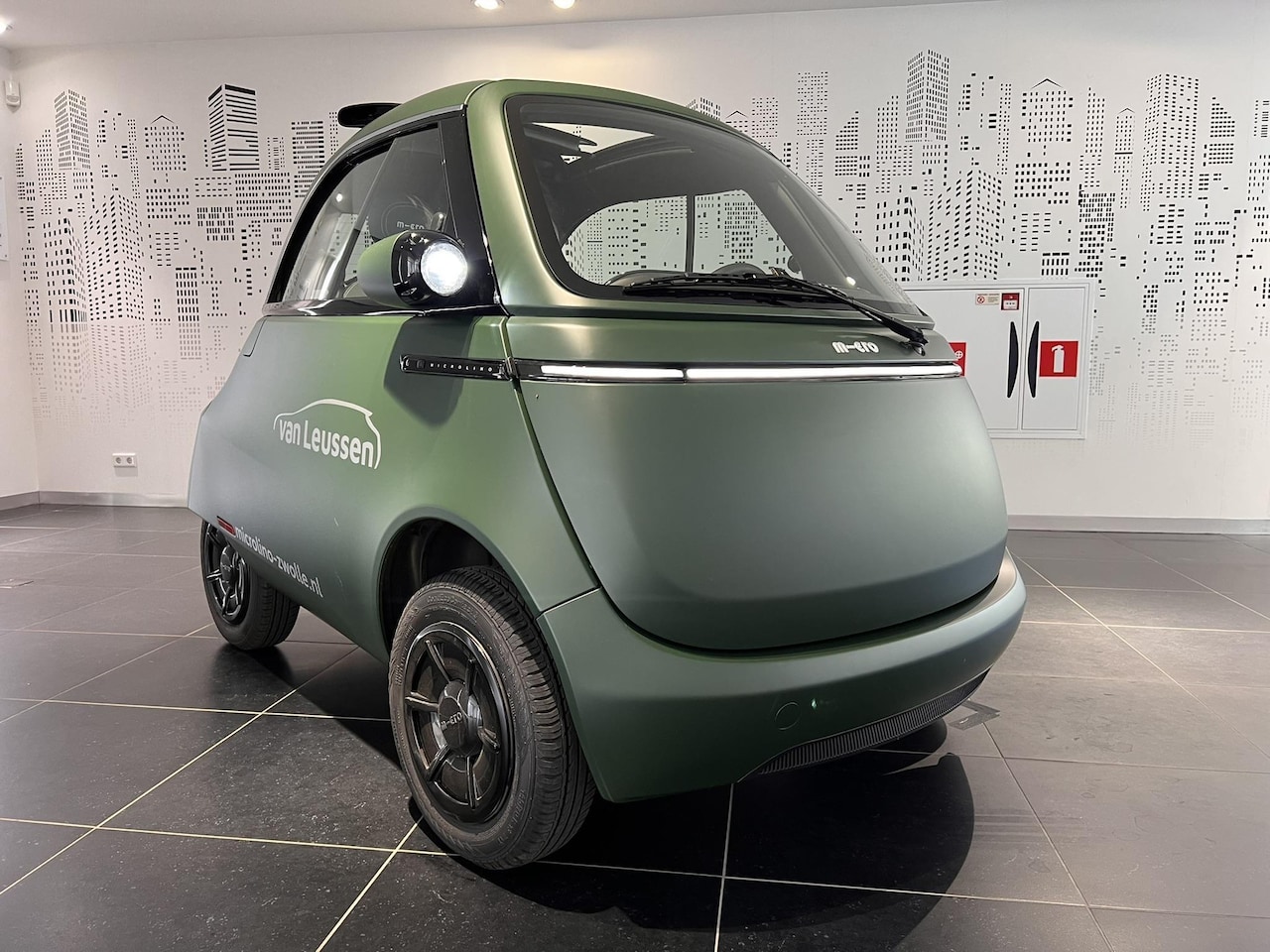 Micro Microlino - COMPETIZIONE 10.5 kWh 100% ELEKTRISCH UNIEK EYECATCHER ZONNEDAK 177KM RIJBEREIK - AutoWereld.nl