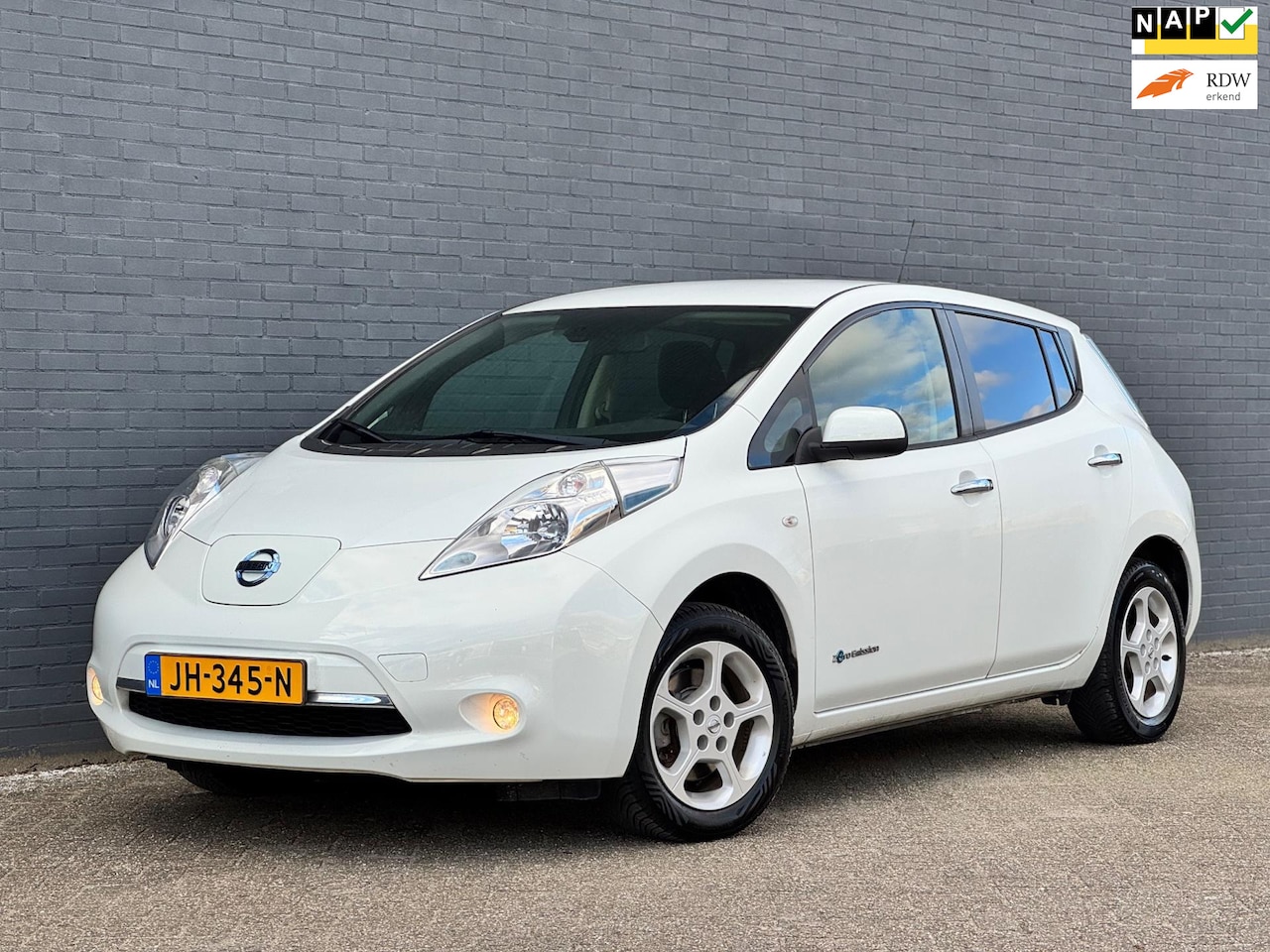 Nissan LEAF - Acenta 30 kWh/CAMERA/NAVI/AIRCO/CRUISE/ - AutoWereld.nl