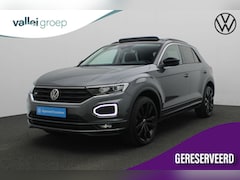 Volkswagen T-Roc - 1.5 TSI 150 pk DSG United / R-Line ext. | Panoramadak | Trekhaak | Achteruitrijcamera | Na