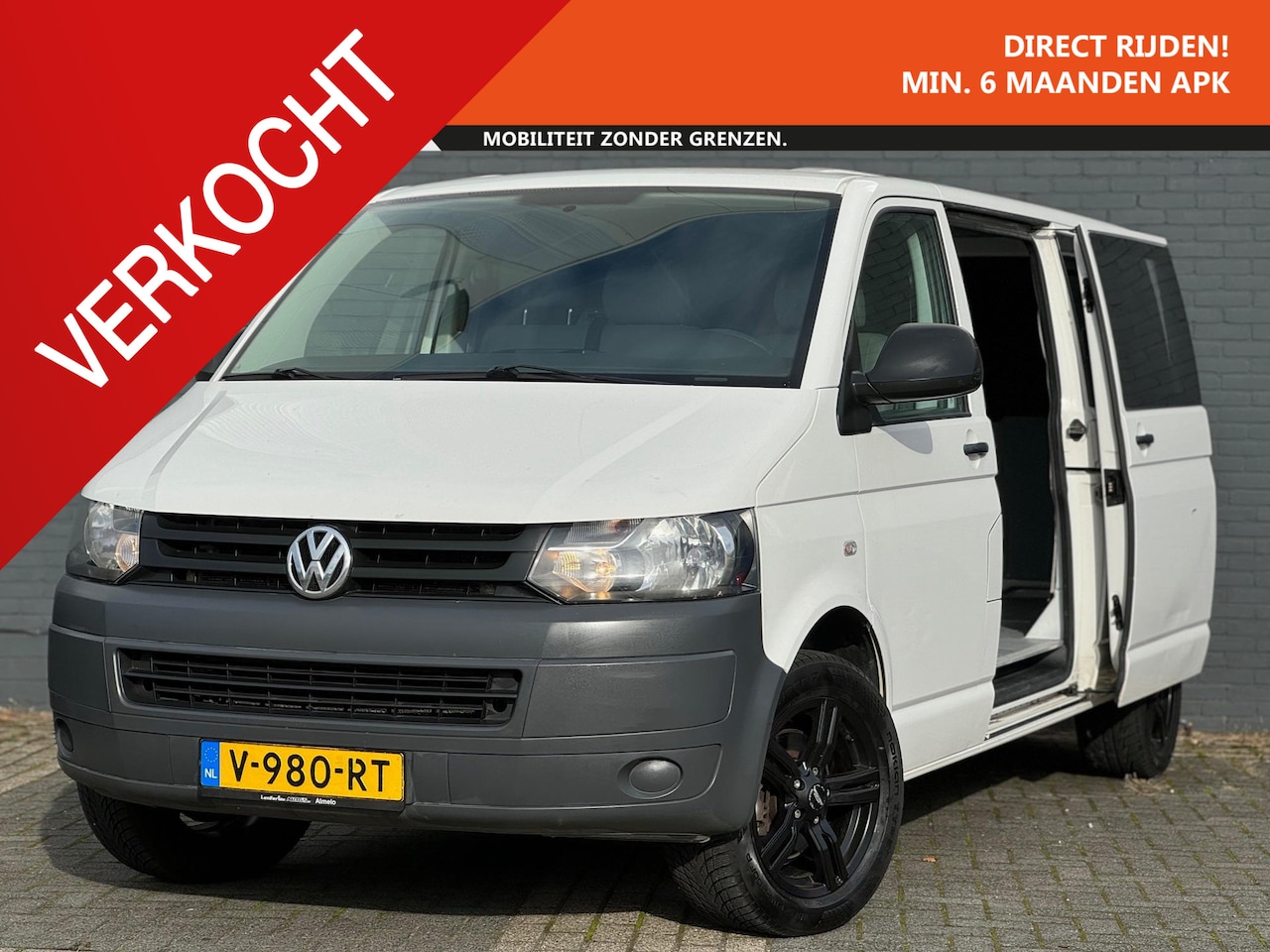 Volkswagen Transporter - 2.0 TDI L2H1 | 2x schuifdeur | Airco | Trekhaak - AutoWereld.nl