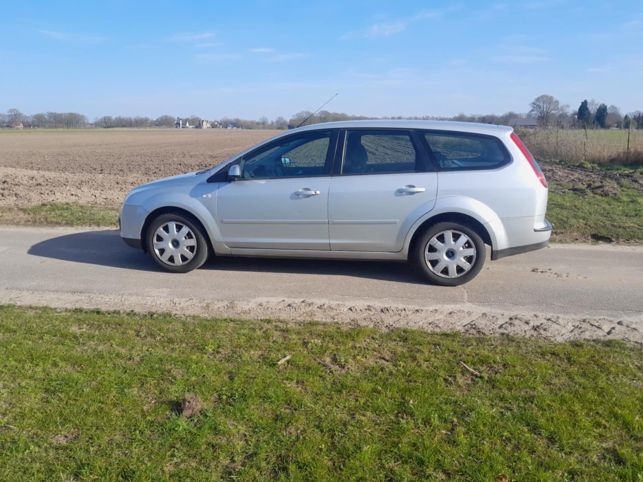 Ford Focus Wagon - 1.6-16V Trend 1.6-16V Trend - AutoWereld.nl