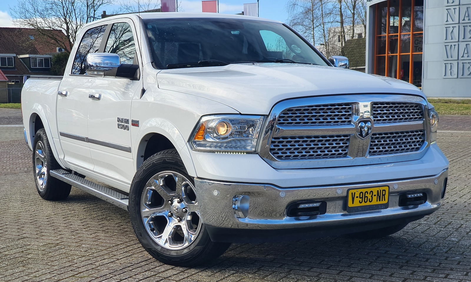 Dodge Ram 1500 - 5.7 V8 4x4 Crew Cab 5'7 Laramie 1e eig. NL Luchtvering LPG - AutoWereld.nl