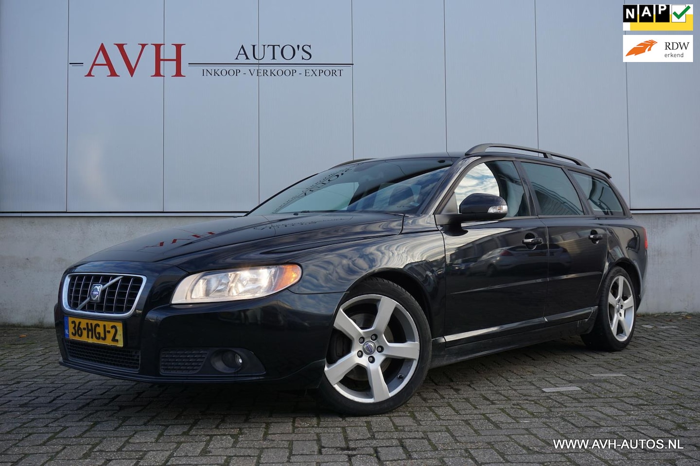 Volvo V70 - 2.5T Momentum 2.5T Momentum - AutoWereld.nl