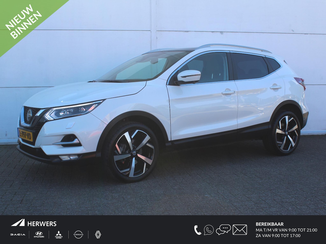 Nissan Qashqai - 1.3 DIG-T 140 Premium Edition / Trekhaak Afneembaar (1300 KG) / Panoramadak / Navigatie + - AutoWereld.nl