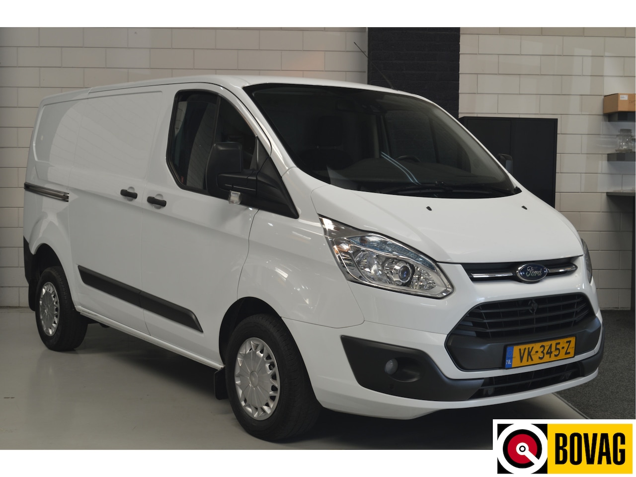 Ford Transit Custom - 270 2.2 TDCI L1H1 Trend // AIRCO // CRUISE // CAMERA // PDC // TREKHAAK // GEEN BPM !! - AutoWereld.nl