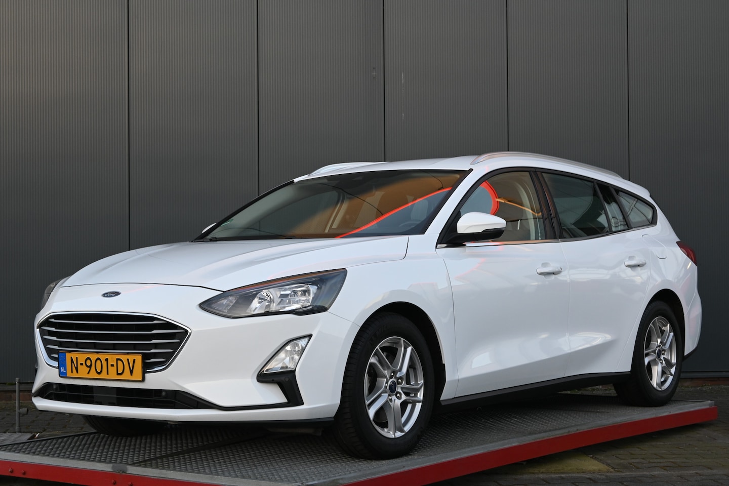 Ford Focus Wagon - 1.0 EcoBoost Hybrid Trend Edition Business trekhaak - AutoWereld.nl