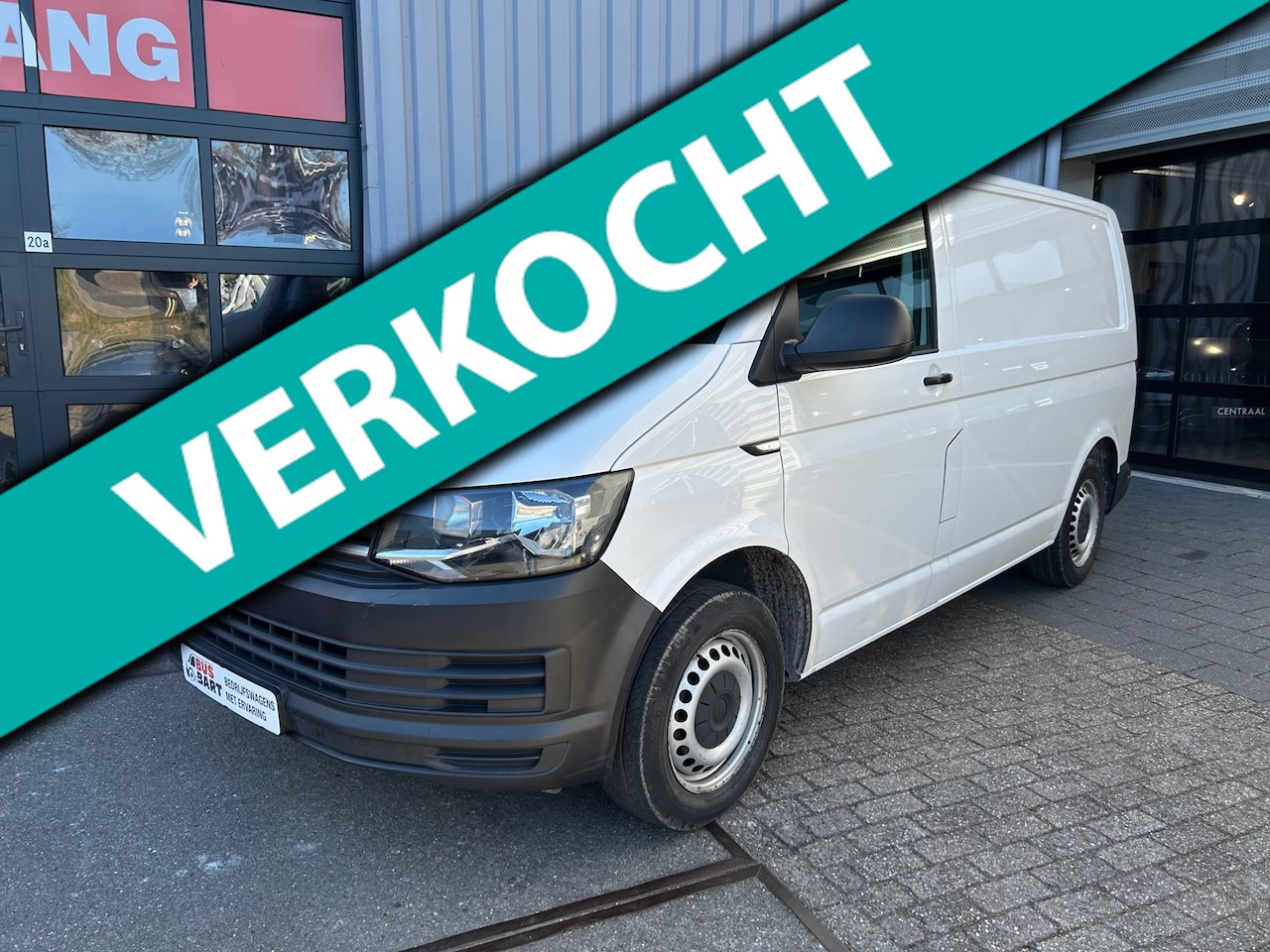 Volkswagen Transporter - 2.0 TDI L1H1 Comfortline| Euro 6| Trekhaak| Airco| Navi| Elektr. Ramen| Elektr. Spiegels - AutoWereld.nl