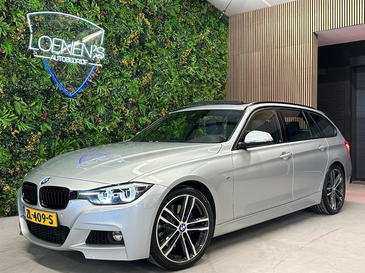 BMW 3-serie Touring - 318i M Sport / Pano / HUD / Camera / Harman & Kardon - AutoWereld.nl