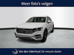 Volkswagen Touareg - 3.0 TSI eHybrid 4MOTION 381pk PHEV Elegance / Panoramadak / Luchtvering / iQ Light