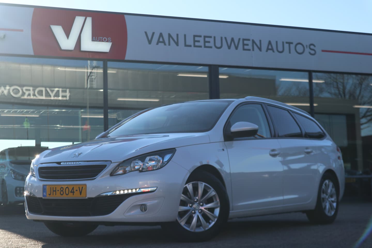 Peugeot 308 SW - 1.2 PureTech Style | Nieuw Binnen! | Navi | Cruise | Trekhaak - AutoWereld.nl