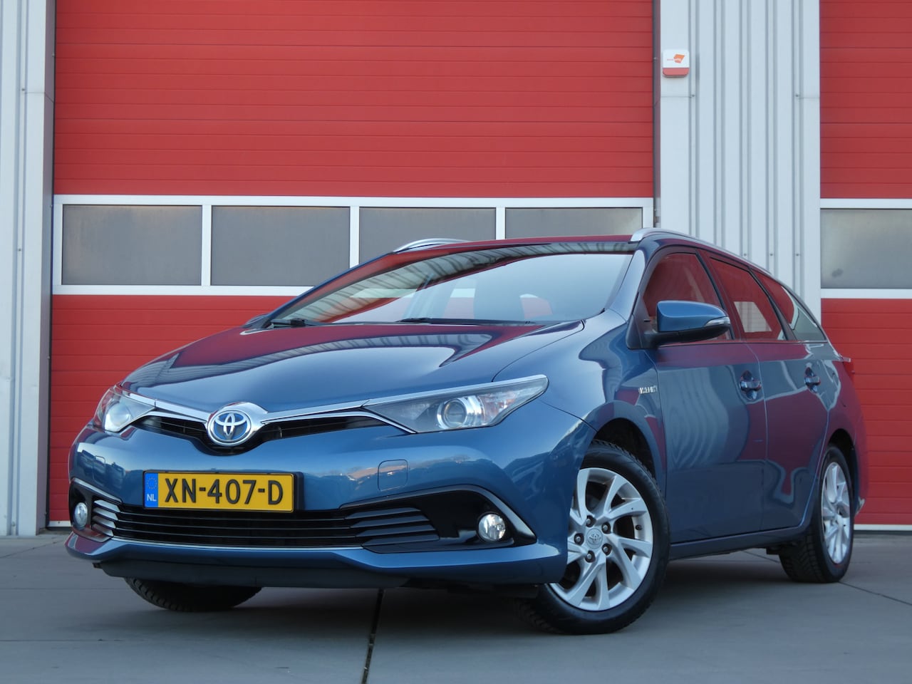 Toyota Auris Touring Sports - 1.8 Hybrid Active/ lage km/ zeer mooi! - AutoWereld.nl