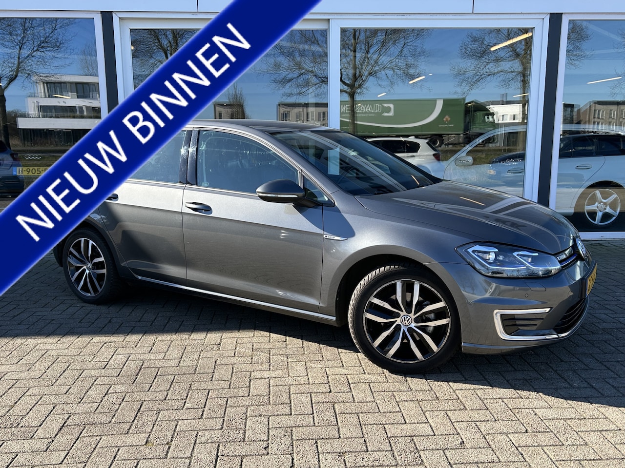 Volkswagen e-Golf - E-DITION 50% deal 6.725,- ACTIE Virtiual Display / Camera / Leder / Stoelverwarming - AutoWereld.nl