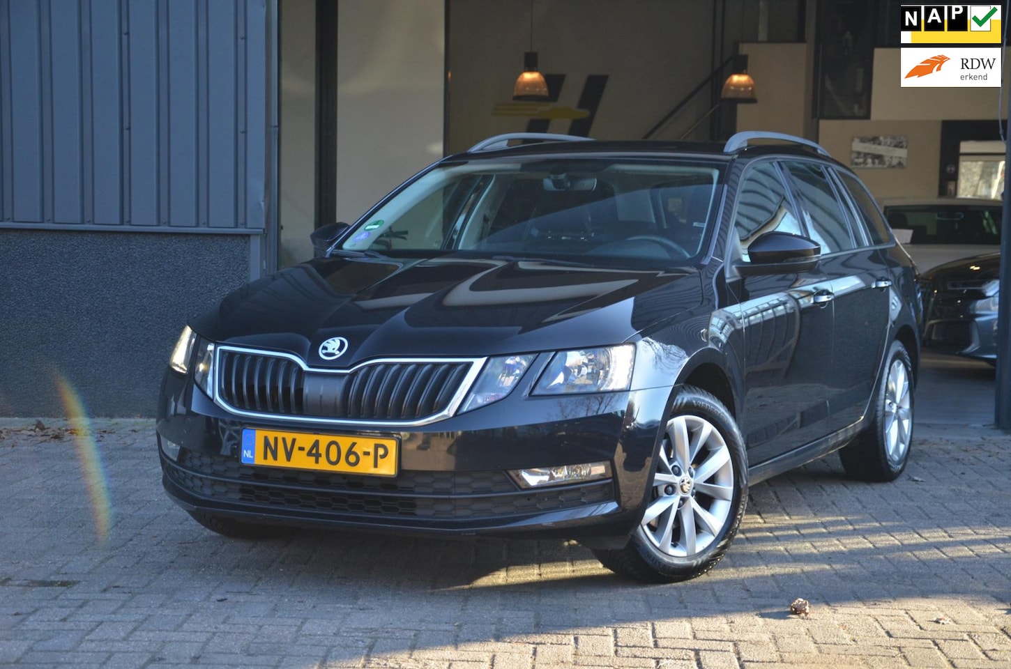 Skoda Octavia Combi - 1.0 TSI Business CarPlay|ACC|LM-velgen - AutoWereld.nl