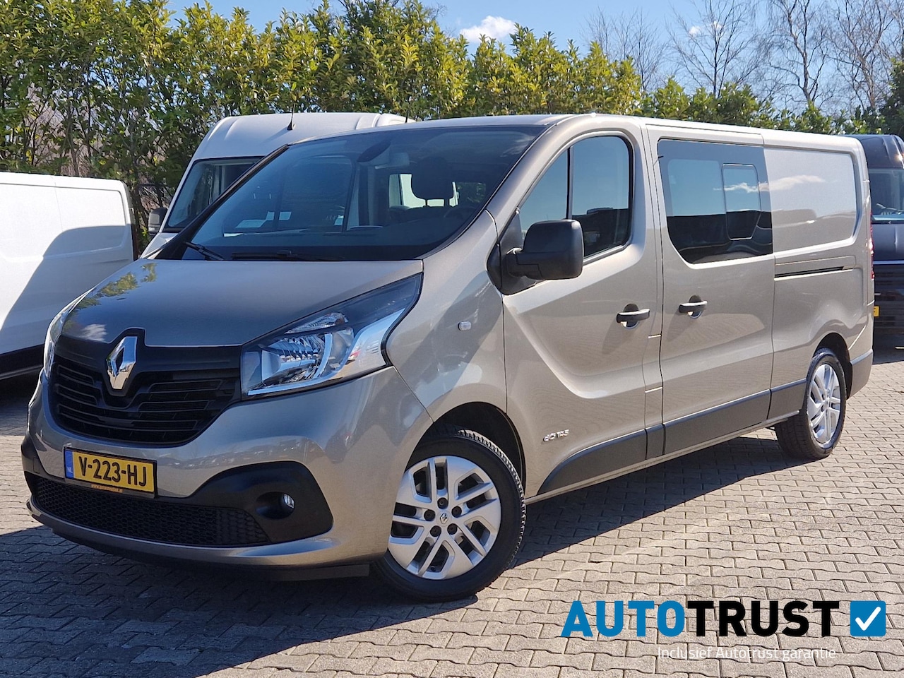 Renault Trafic - 1.6 dCi 145PK L2H1 5-PERS DC LEER 2X SCHUIFDEUR - AutoWereld.nl