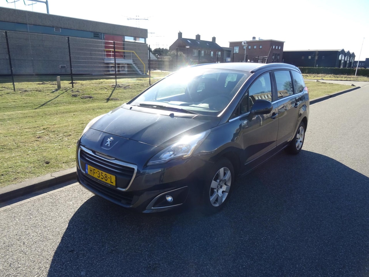 Peugeot 5008 - 1.2 PureTech Style 5p. 1.2 PureTech Style 5p. - AutoWereld.nl