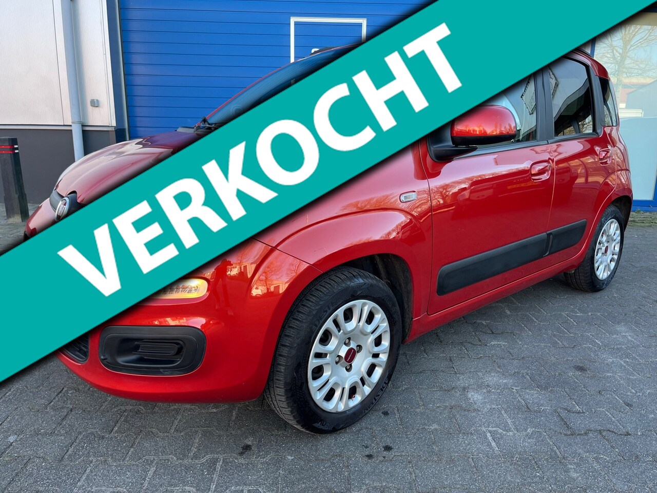 Fiat Panda - 0.9 TwinAir 86pk Lounge / Airco/ Navi / Hoge instap /Trekhaak / Fietsendrager / 59.000km ! - AutoWereld.nl