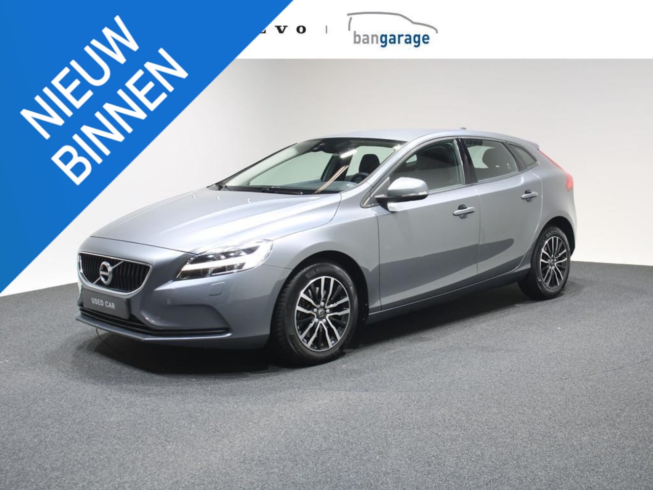 Volvo V40 - 2.0 T2 Momentum Nordic+ Park.Verwarming On Call - AutoWereld.nl