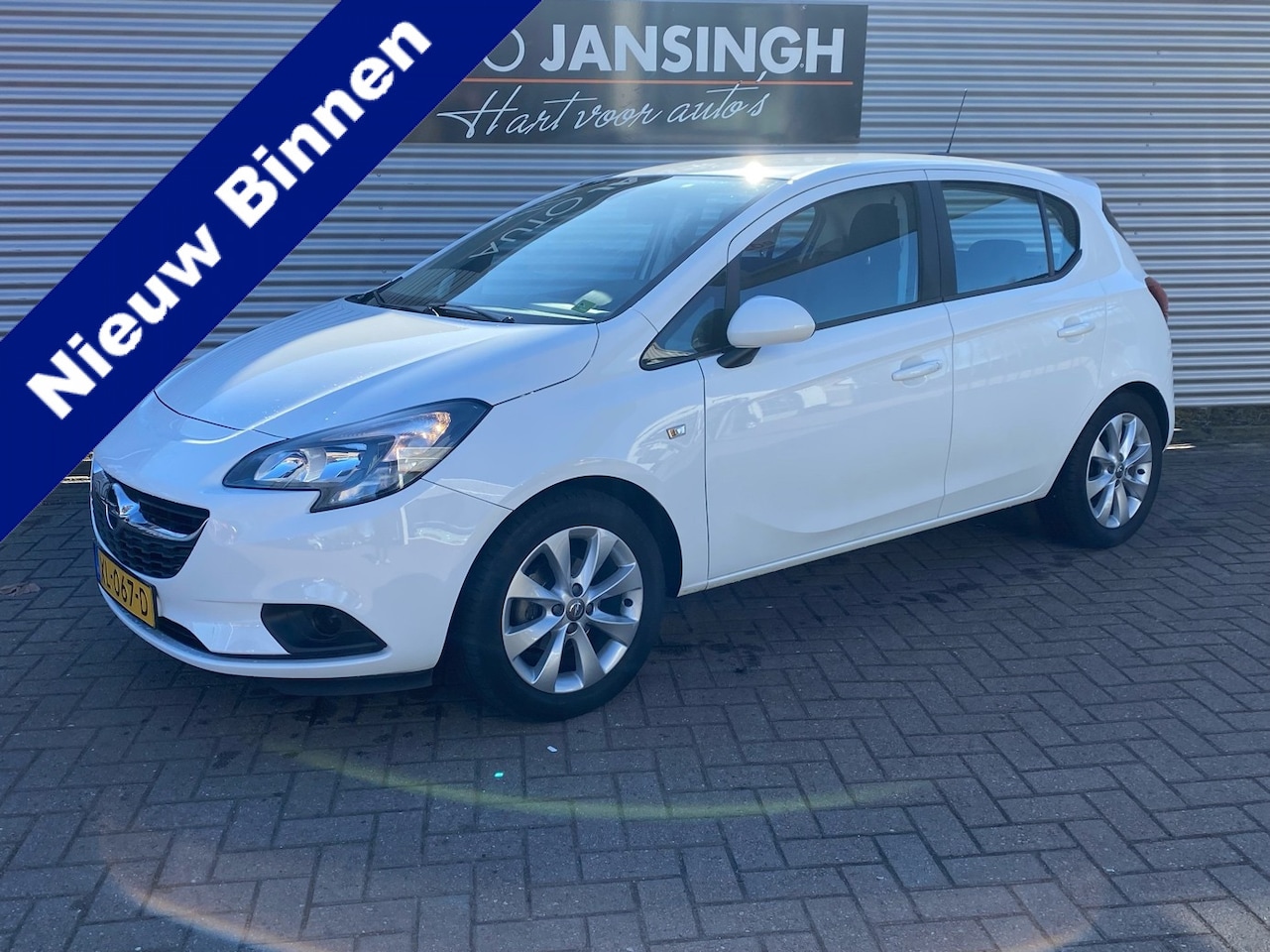 Opel Corsa - 1.4 Favourite Met 31601 Km!! | Cruise Control | Navi | PDC Achter | LM Velgen | Ndl Auto! - AutoWereld.nl