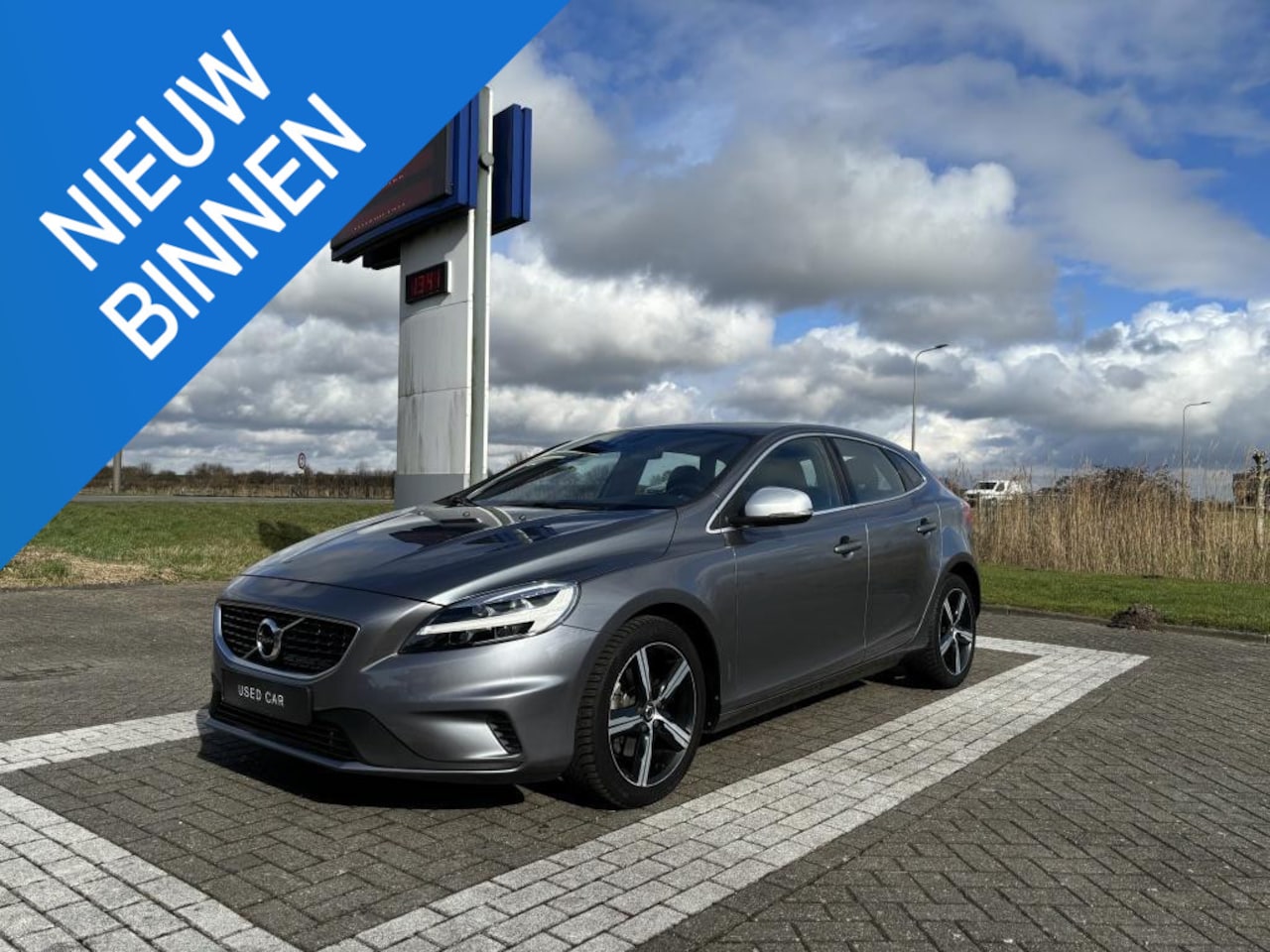 Volvo V40 - 2.0 T4 R-Design Park Assist Stoelverwarming - AutoWereld.nl