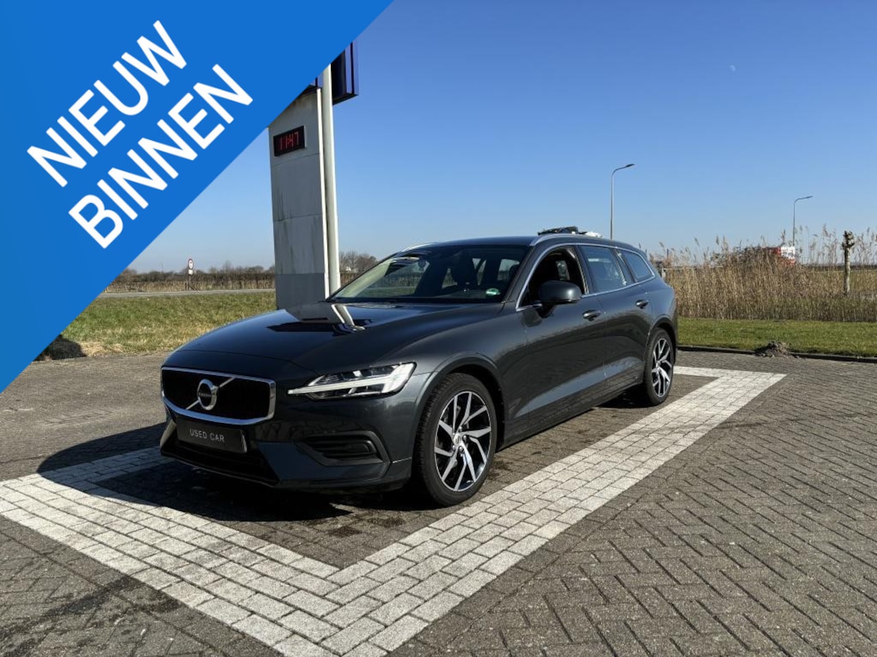 Volvo V60 - T5 Momentum Leder Apple Carplay ACC Trekhaak - AutoWereld.nl