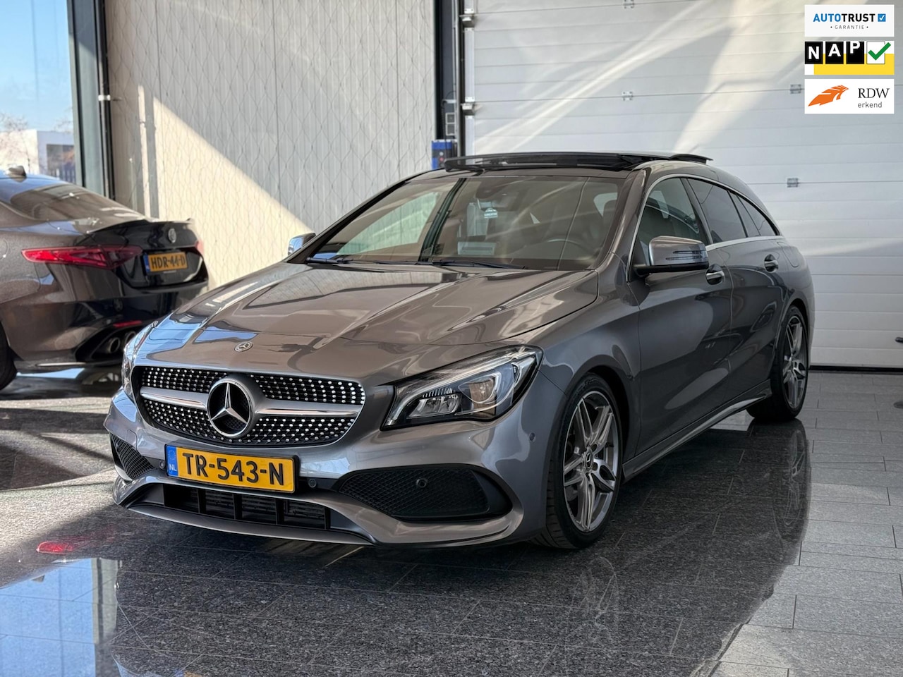 Mercedes-Benz CLA-klasse Shooting Brake - 180 Business Solution AMG NAP pano Dealer ondh 2018! - AutoWereld.nl