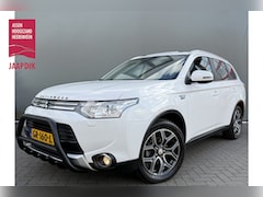 Mitsubishi Outlander - BWJ 2017 2.0 PHEV 122 PK Limited Edition X-Line AUTOMAAT / TREKHAAK / NAVI / CLIMA / CRUIS