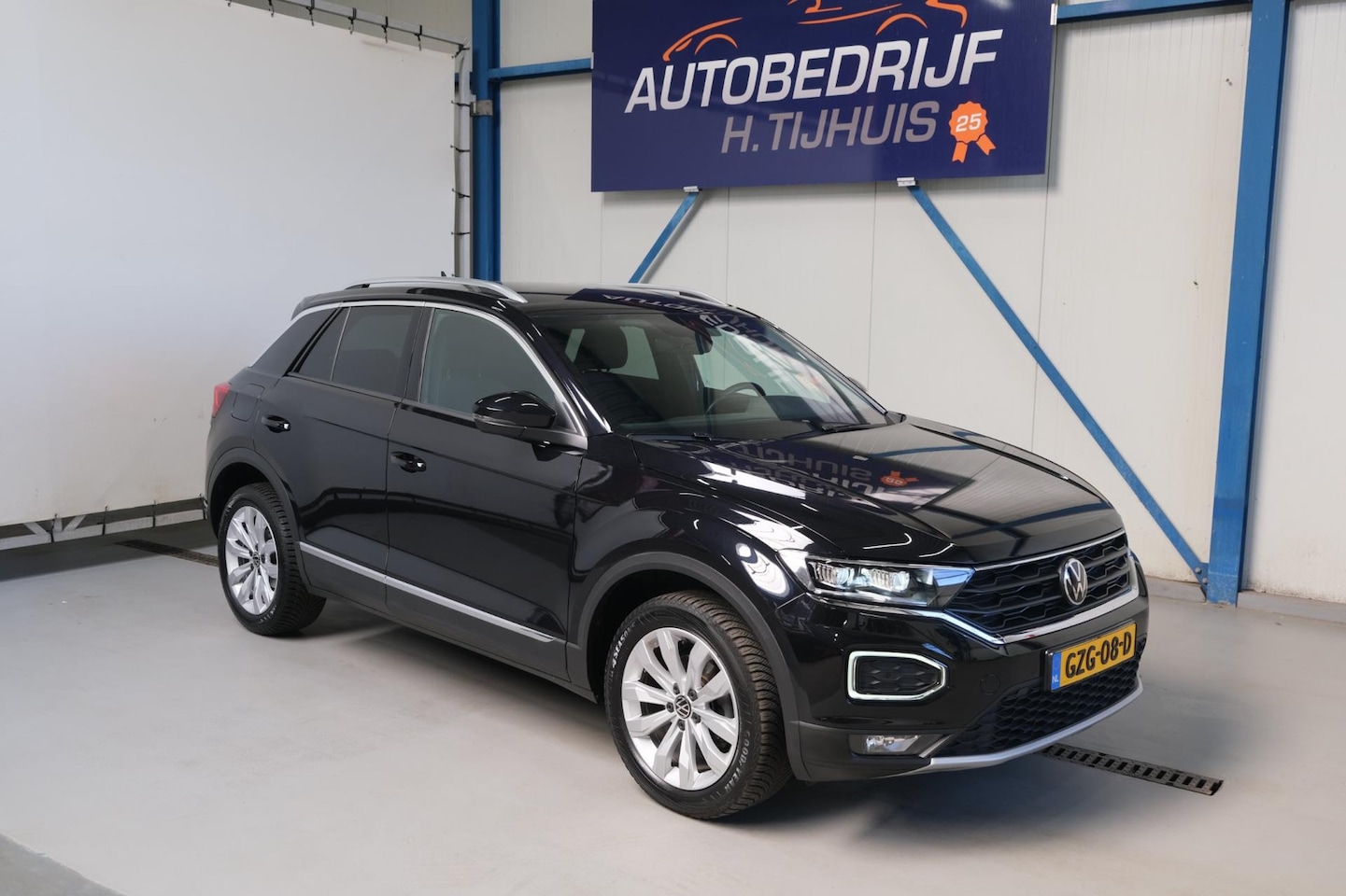 Volkswagen T-Roc - 1.5 TSI Sport Automaat - Airco, Cruise, PDC, Camera, Trekhaak. - AutoWereld.nl