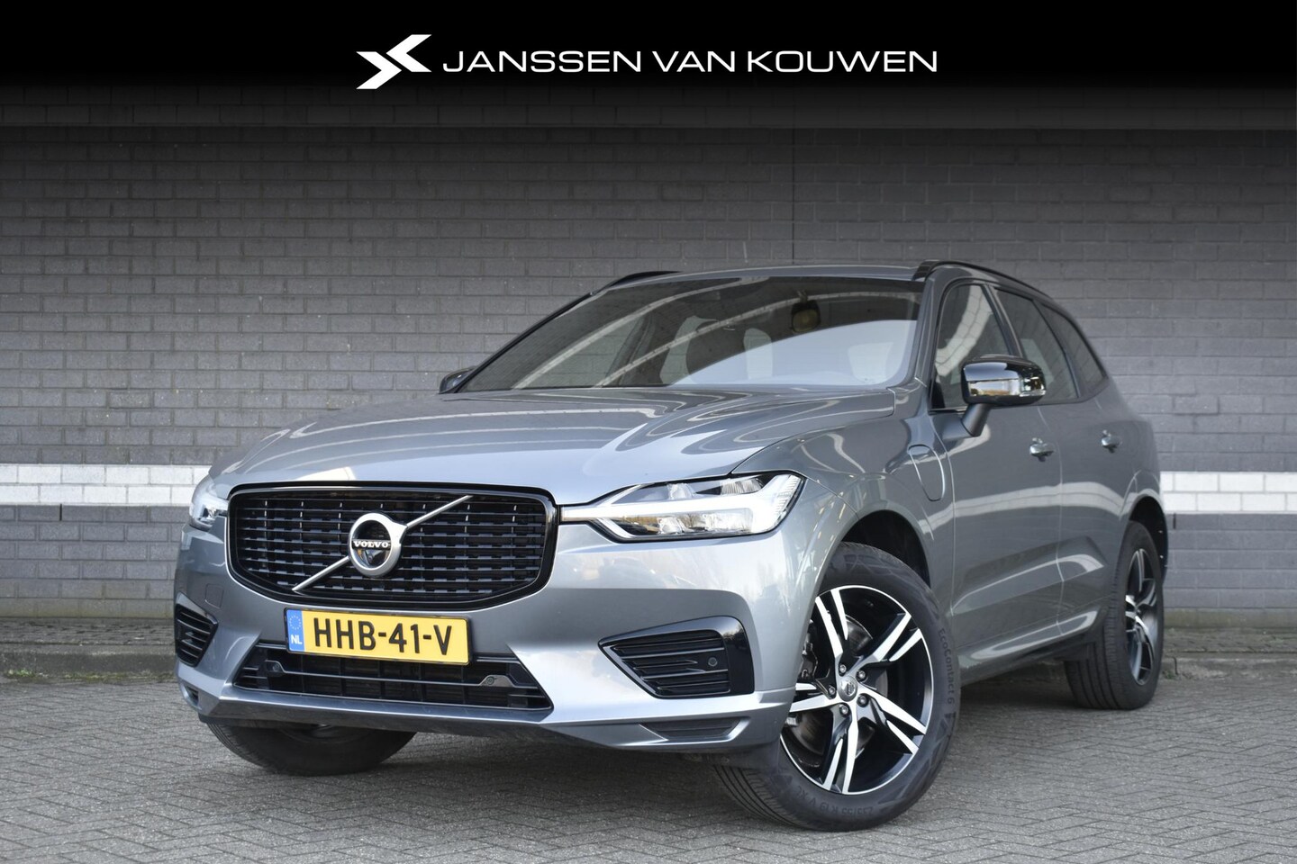 Volvo XC60 - 2.0 T8 PHEV AWD R-Design / Panoramadak / Nappa leer / Stoelverwarming / Dodehoek / LED - AutoWereld.nl